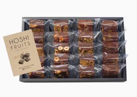 結婚式や二次会のプチギフト・引き出物・引き菓子_ホシフルーツ食感が楽しめるようにナッツとフルーツをたっぷりトッピング。