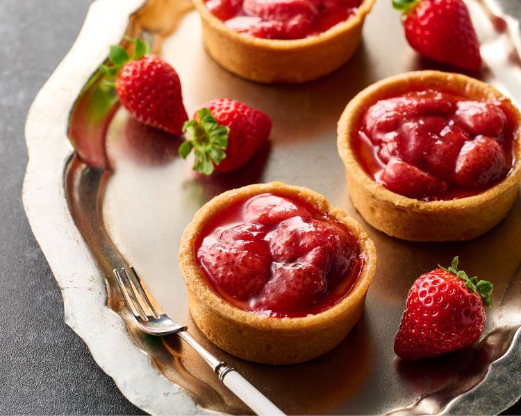 ホシフルーツ いちごのコンポートがたっぷりのったベイクドチーズケーキタルト