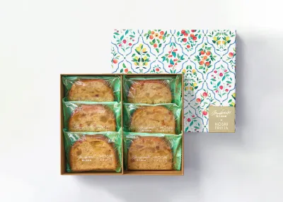 個包装されたパウンドケーキが専用化粧箱に入っている写真