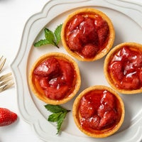 ホシフルーツ 艶やかな苺が美しい、ベイクドチーズタルト_ホシフルーツあまおう苺のチーズケーキタルト