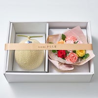 ホシフルーツ_メロンと薔薇のギフトセット_花と実の極み きらら星　静岡県産アールスメロン＆そのまま飾れる薔薇アレンジメントカラフル