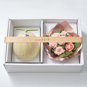 ホシフルーツ_メロンと薔薇のギフトセット_花と実の極み きらら星　静岡県産アールスメロン＆そのまま飾れる薔薇アレンジメントスイート