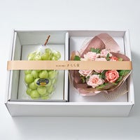 ホシフルーツ_シャインマスカットと薔薇のギフトセット_花と実の極み きらら星　岡山県産シャインマスカット晴王＆そのまま飾れる薔薇アレンジメントスイート