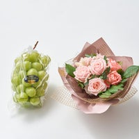 ホシフルーツ_シャインマスカットと薔薇のギフトセット_花と実の極み きらら星　岡山県産シャインマスカット晴王＆そのまま飾れる薔薇アレンジメントスイート
