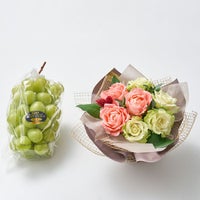 ホシフルーツ_シャインマスカットと薔薇のギフトセット_花と実の極み きらら星　岡山県産シャインマスカット晴王＆そのまま飾れる薔薇アレンジメントロマン
