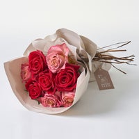 赤・赤紫のバラ８本の花束